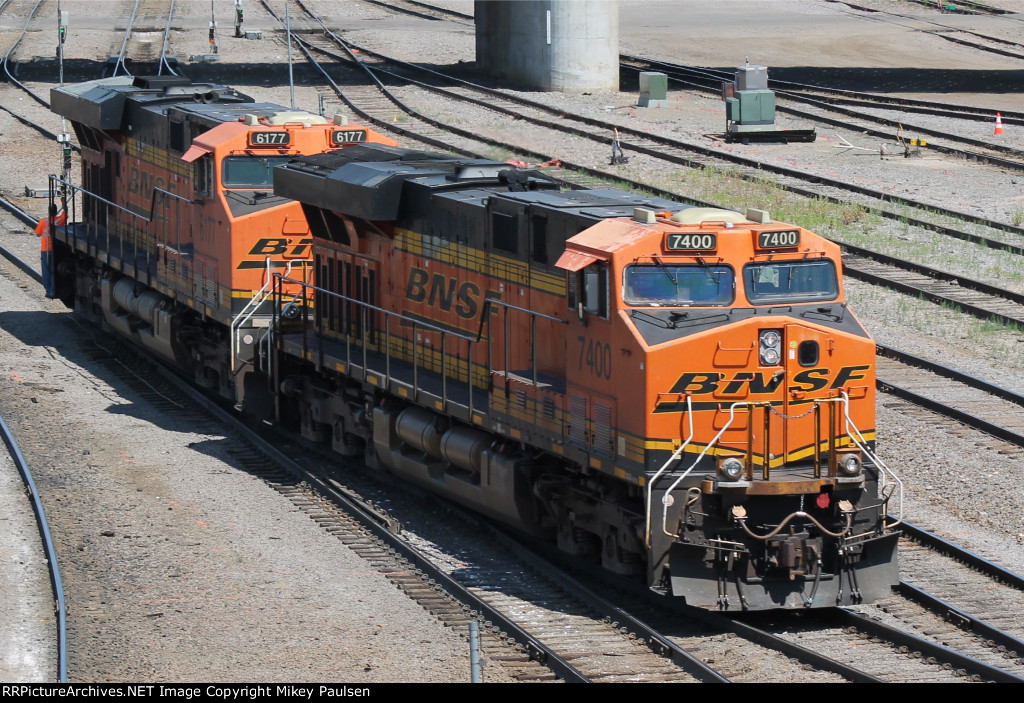 BNSF 7400 and BNSF 6177